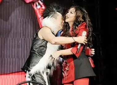 庾澄庆和吴莫愁接吻,吴莫愁庾澄庆结婚{吴莫愁庾澄庆疑同居台湾报道}