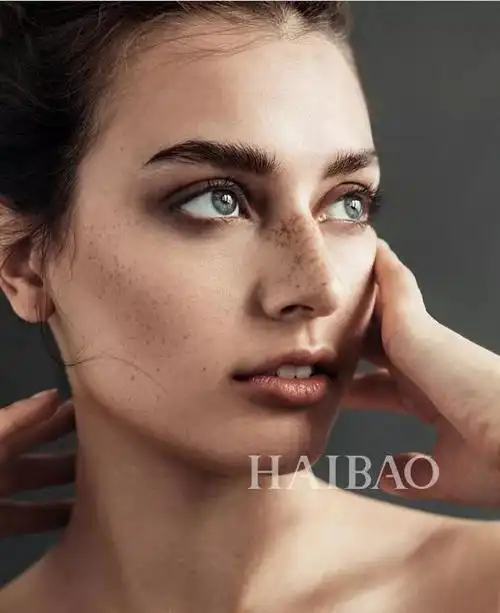 惊艳| 94年的她满脸雀斑还这么美!披个麻袋都好看太让人羡慕!