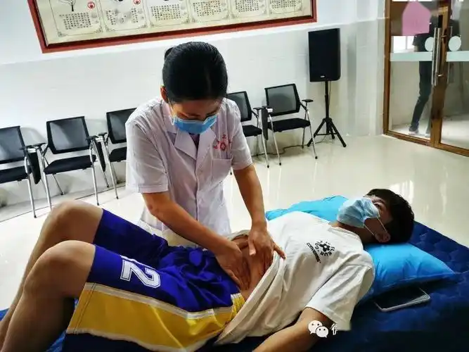 视力,测量血压,色觉嗅觉,五官科,外科,内科等进行体检