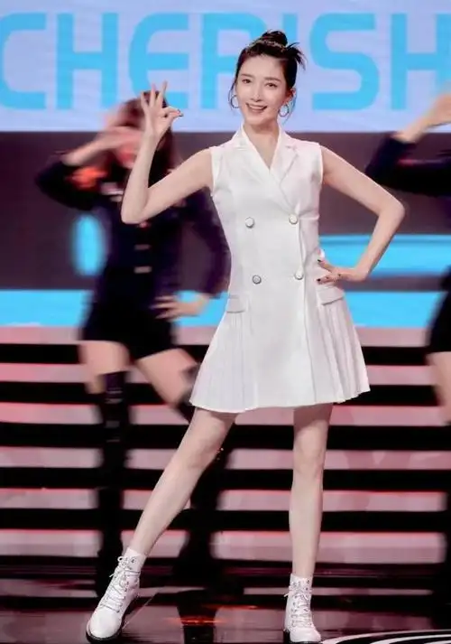 江疏影生日当天跳热舞一身黑色装扮十分魅惑大长腿超吸睛