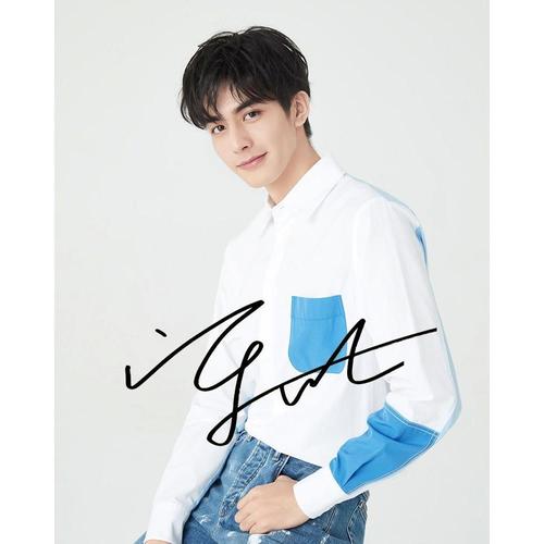 6寸    宋威龙     亲笔签名照片   号