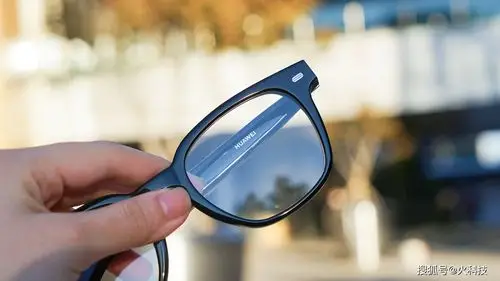 上手华为智能眼镜:听音乐打电话,还能高清录音?