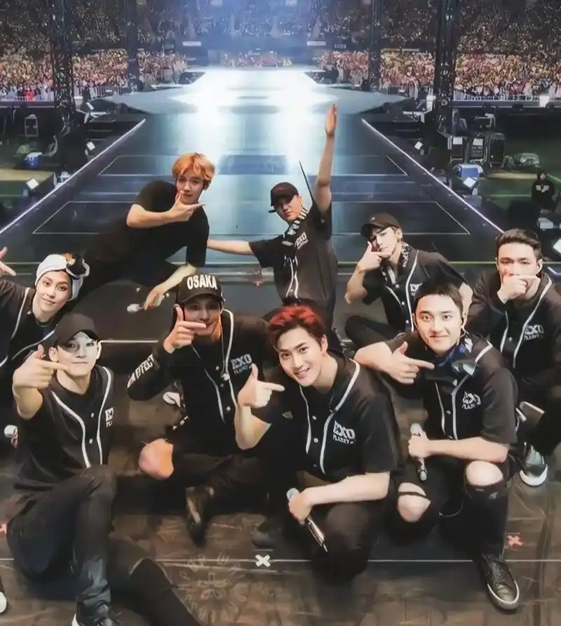 exo 不知道从什么时候开始,九个人的同台却成了一种奢望, - 抖音