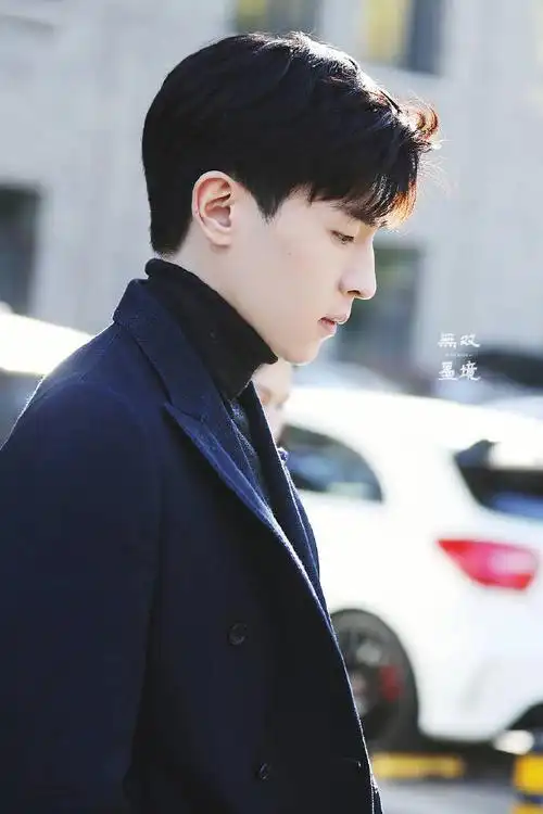 邓伦绝美侧颜杀合集神仙颜值让人一秒沦陷