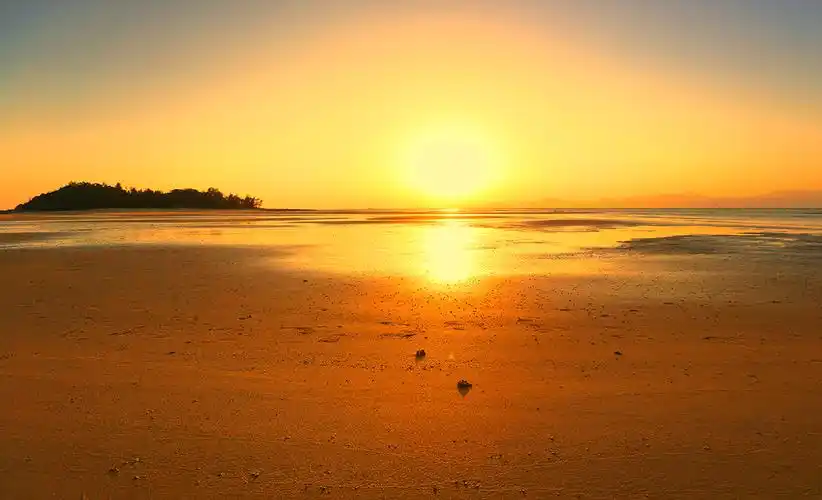 海滩落日夕阳红