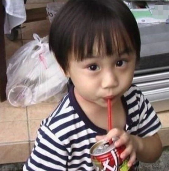 希望小小彬坚强起来,像小时候一样灿烂阳光,生活还要继续,明天太阳会