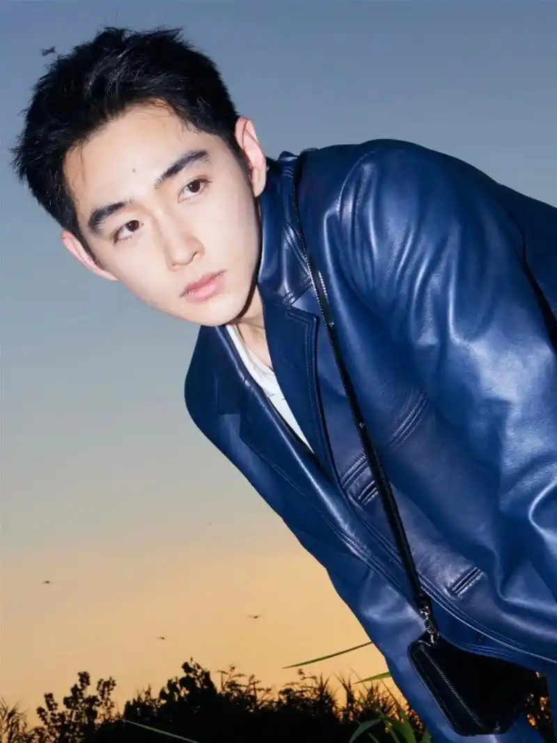 粗硬高发际线 男生适合的五种发型.图一 狼尾碎短发  边上渐 - 抖音