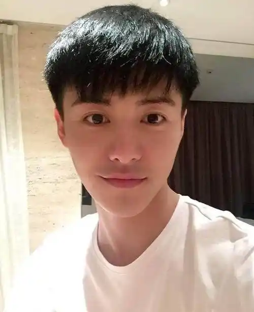 当红小鲜肉最想删掉的照片出价1亿也毫不犹豫