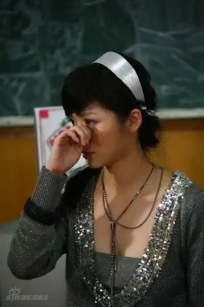 图文:十六岁的花季专场--吉雪萍感动落泪