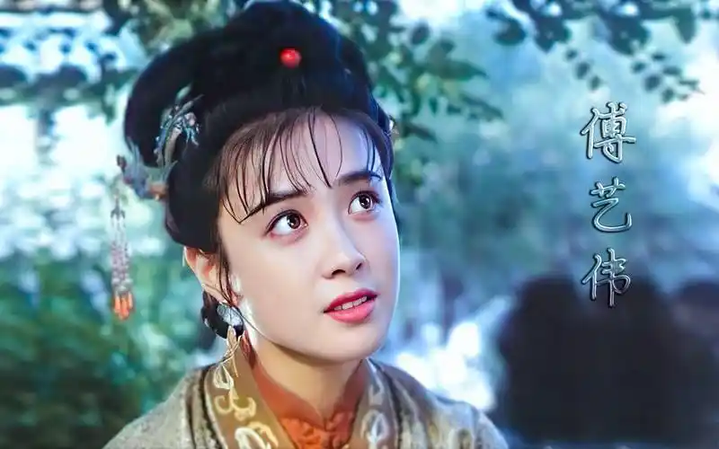 而李嘉欣的古装,不论是杜十娘阿珂还是程灵素,穿上古装都感觉美则美矣