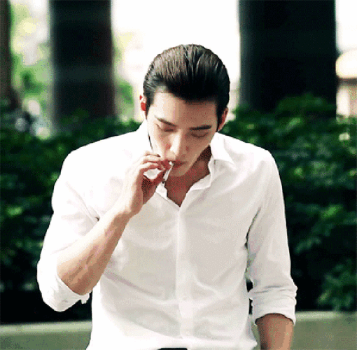 池昌旭gif吸烟gif帅气gif酷gif