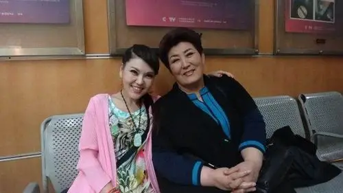 蒙古族艺术家齐聚央视综艺盛典 乌兰图雅获前辈盛赞