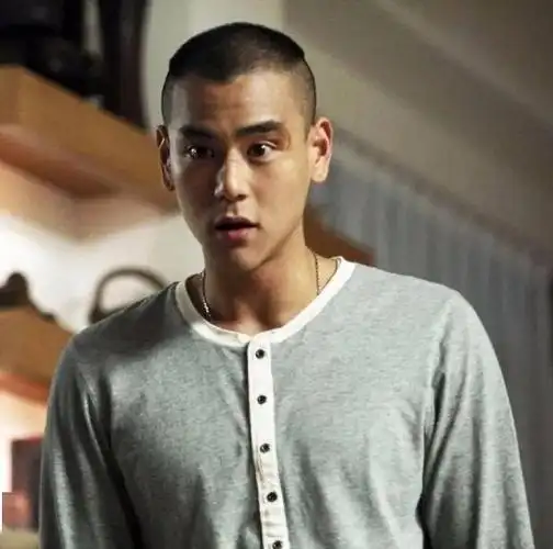 盘点彭于晏 5 款超帅男生发型推荐,寸头,飞机头,油头你最爱哪个他?