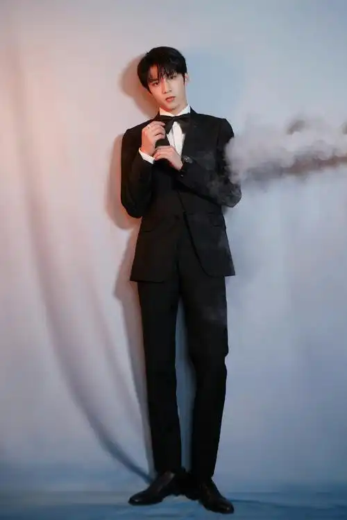 和大家分享一下西装耀文#刘耀文无限超越班##刘耀文