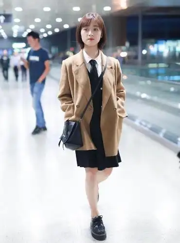 秋季最适合小个子的几种明星示范搭配,遮肉又显高,时尚范十足