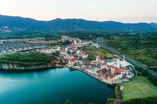 山湖为鉴,颐养山居人生 | 宜兴湖父镇中交·阳羡美庐售楼处电话是多少