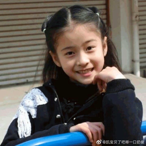 林允也没什么变化,微微一笑的小酒窝好好看好可爱呀.