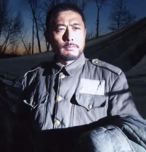 他是傅作义帐下第一猛将,傅作义投诚,他却自杀殉国