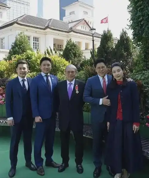 霍启仁会看人脸色见证霍震霆高光时刻怕郭晶晶吃醋不黏霍启刚