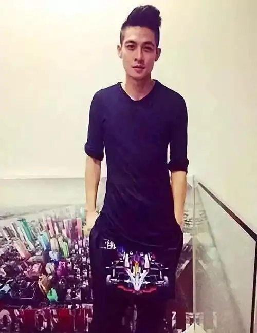 前女友是萧亚轩,亲姐姐是吴建豪前妻._石正祥