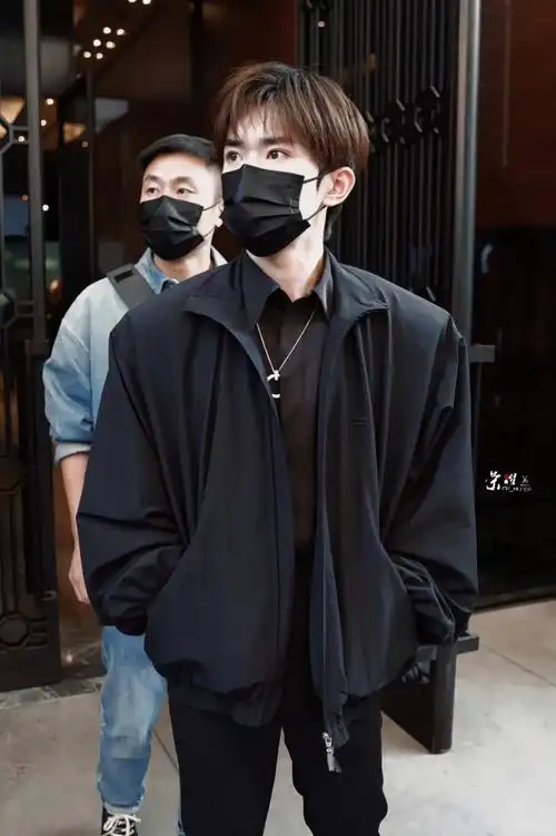 易烊千玺 纽约街拍 - 高清图片,堆糖,美图壁纸兴趣社区