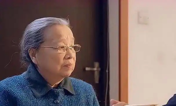 原创原创容嬷嬷李明启因演技精湛形象深入人心戏外买菜坐车都被拒