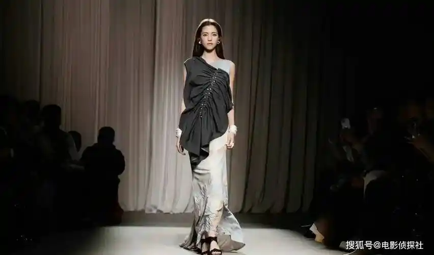 古力娜扎走秀引热议!