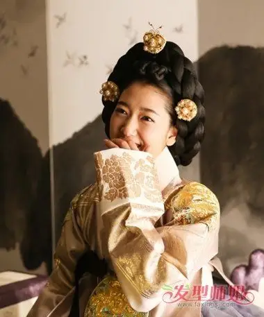 韩服王室发型来啦 《尚衣院》的韩服古装发让朴信惠超优美