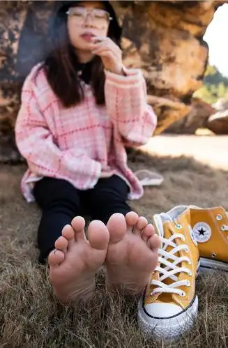 home 69 原创大师区 69 南国足艺 69 【南国足艺】草地上秀美脚