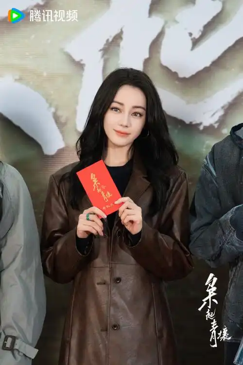 迪丽热巴复古皮衣##枭起青壤