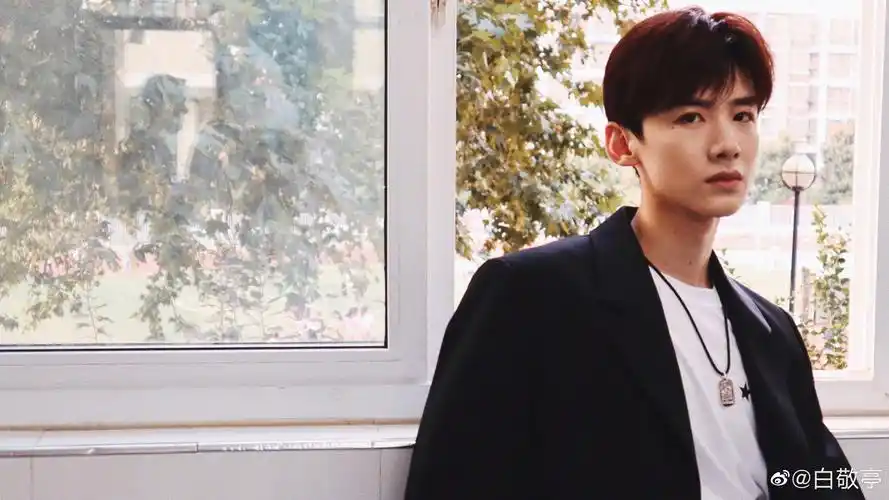 白敬亭微博写真图片