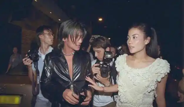 罕见谈起谢霆锋,称愿意一块滑雪|王菲|张柏芝|李亚鹏|莫文蔚_网易订阅