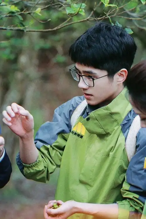 刘昊然的手值得单开一贴