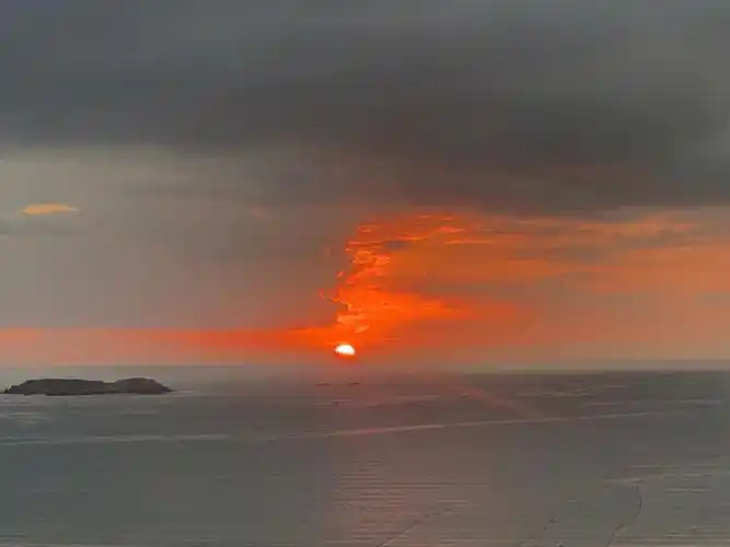 日出东方天渐破晓