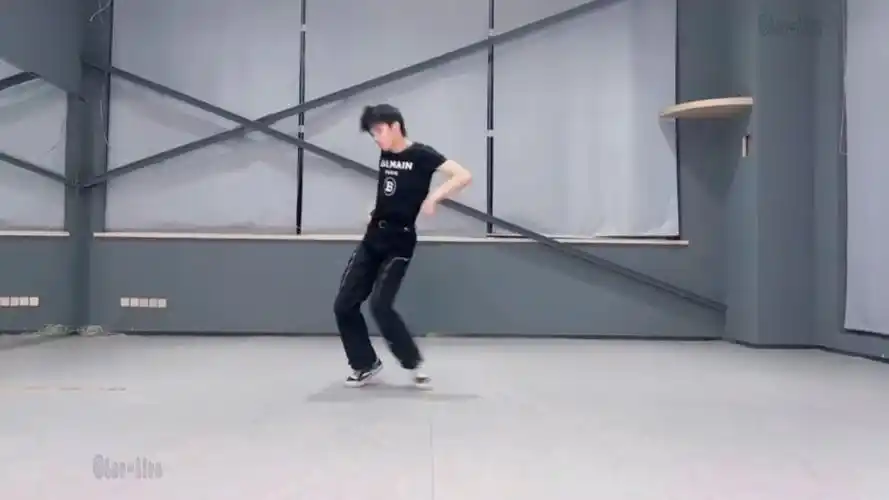 时代少年团刘耀文练习室舞蹈舞种变换