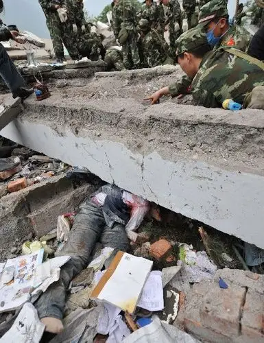 四川汶川地震死亡人数_四川汶川地震死尸