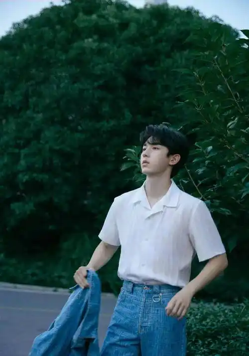 原创郭俊辰随手拍大片释出少年感满满正好他的少年派2也要播出