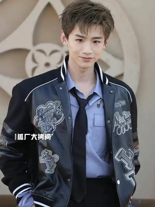 lv阿那亚大秀,竟然被白敬亭帅到了!nznd!