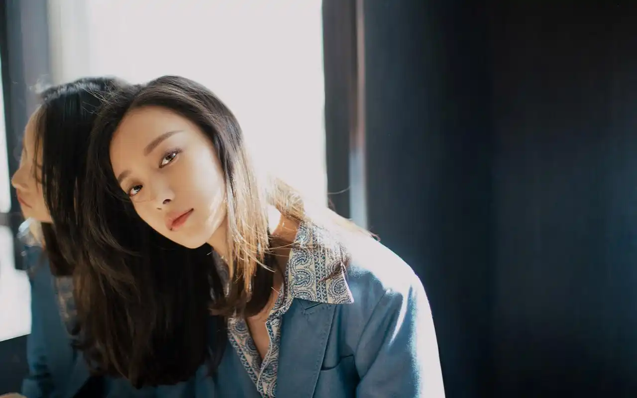 倪妮性感动人写真桌面壁纸