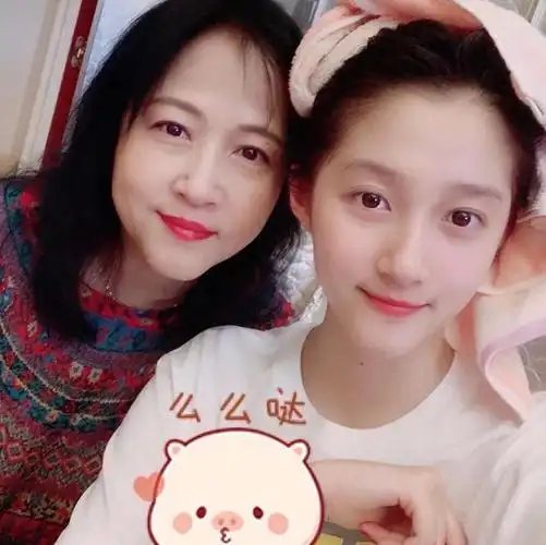 怪不得她能红透大江南北|鹿晗|恋情|娱乐圈|第一狗仔卓伟_网易订阅