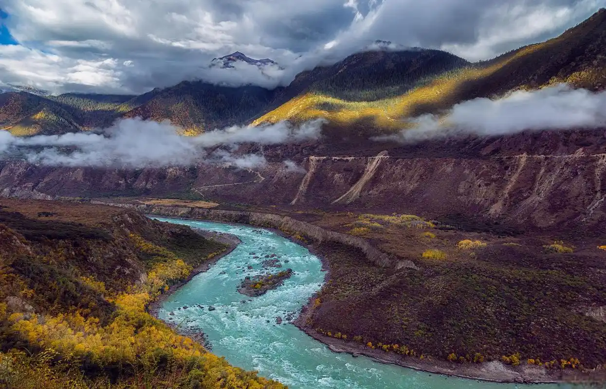 西藏旅游景点推荐 西藏,这片位于中国西南部的高原,被誉为"世界屋脊".