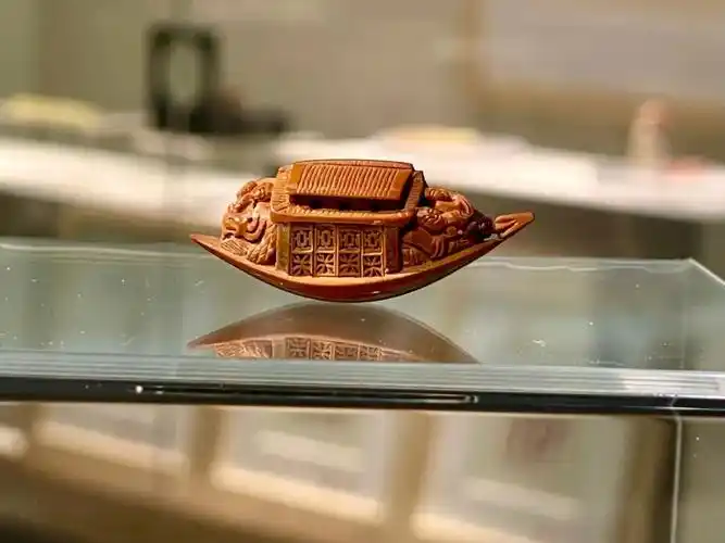 在米粒上雕一首词是种什么体验东莞藏了个微雕大师