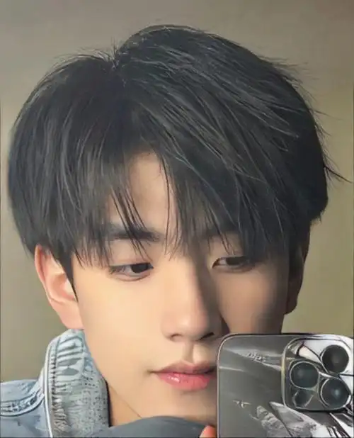 男生都适合的一款三七分哦 韩系发型必备哦而且非常好打理16615