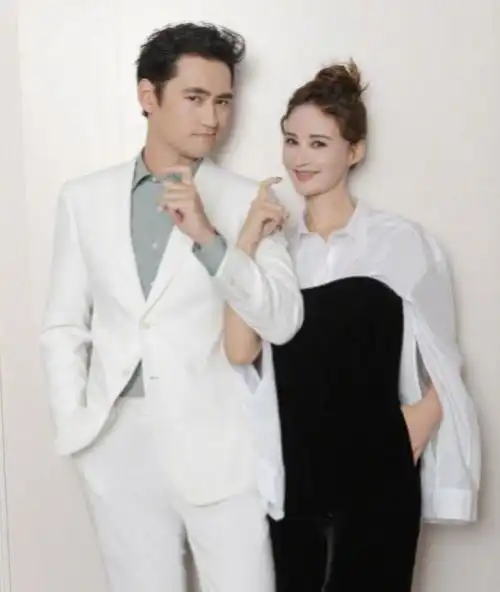 张歆艺袁弘同乘仅30分钟商量9月计划做演员要坚持做父母要尽责