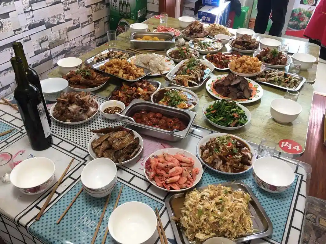 东北新年餐桌美食,您家里是不是也这样呢?好吃不过家里饭!