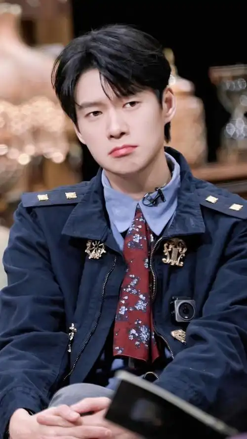 魏大勋壁纸好漂亮的修勾感觉脸蛋很好亲的样子