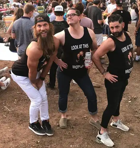 8个搞笑的拍照动作,"图2来自单身狗,"图3憋出内伤