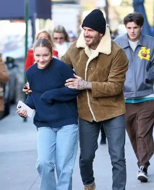 贝克汉姆当街熊抱12岁女儿小七瘦身后越发漂亮了