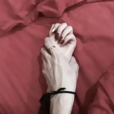 手控情头一对 高清双手两张的手控图片情头_情侣头像_美头网