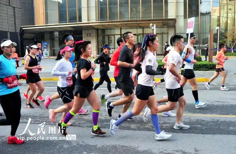 2020上海马拉松鸣枪开跑